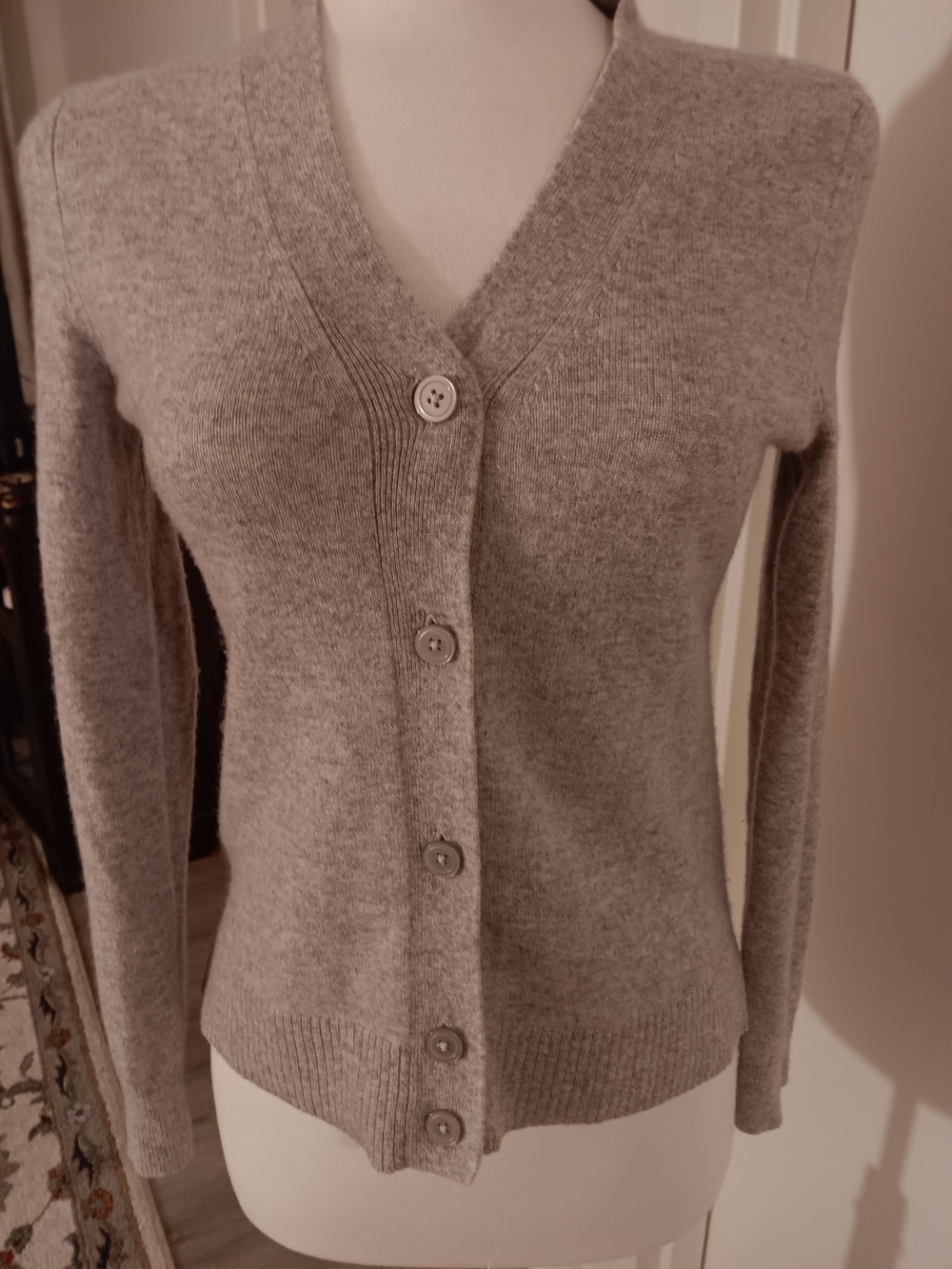 Aqua Cashmere Light Gray V-Neck Button Front Cardigan